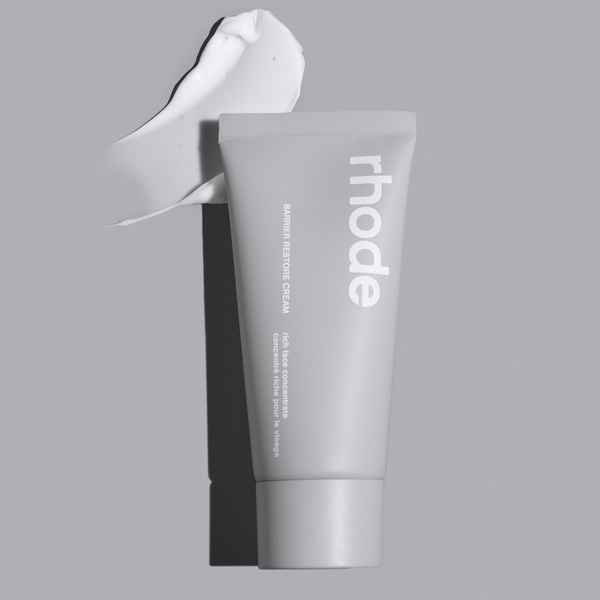 Rhode Barrier Restore Cream sa swatch-om