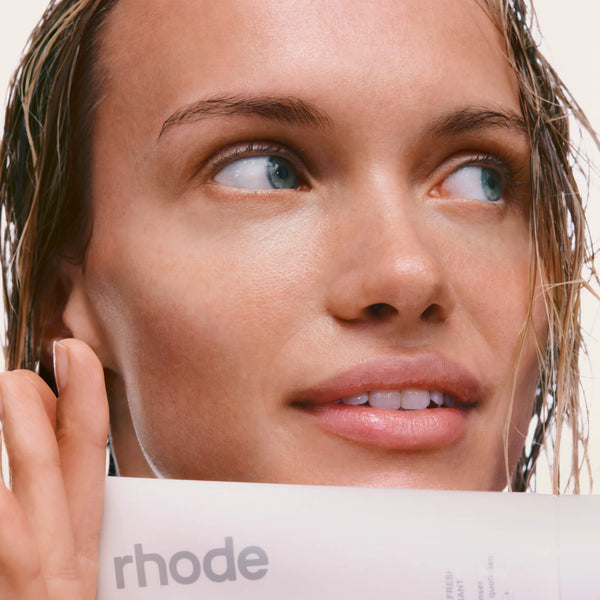 Rhode Pineapple Refresh Cleanser primena
