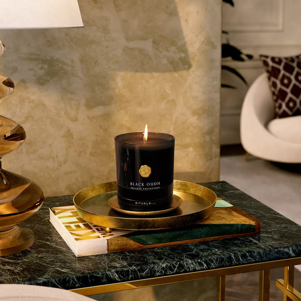 The Rituals PRIVATE COLLECTION Black Oudh Mirisna Sveca