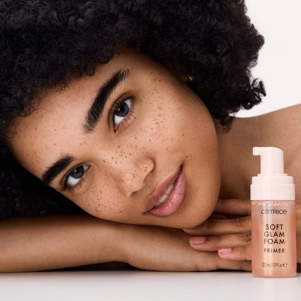 Catrice soft glam foam prajmer za lice
