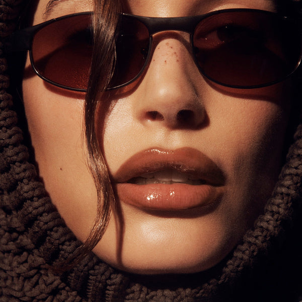 Peptide Lip Tint nijansa Espresso na modelu