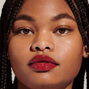 Peptide Lip Tint nijansa Raspberry Jelly na modelu