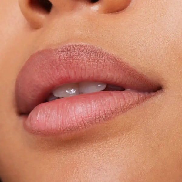 essence 8h Matte Comfort Lipliner 01