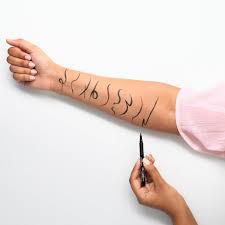 Essence 24 Ever Ink ajlajner 01