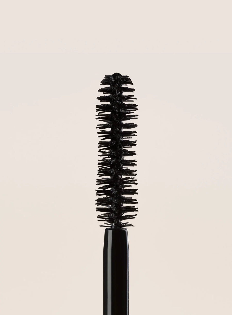 Rare Beauty Perfect Strokes univerzalna maskara za volumen
